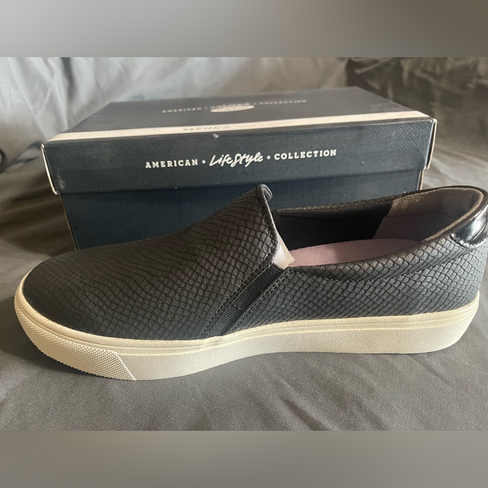 Brand new Dr Scholl’s Women's Nova Slip On Sneaker
